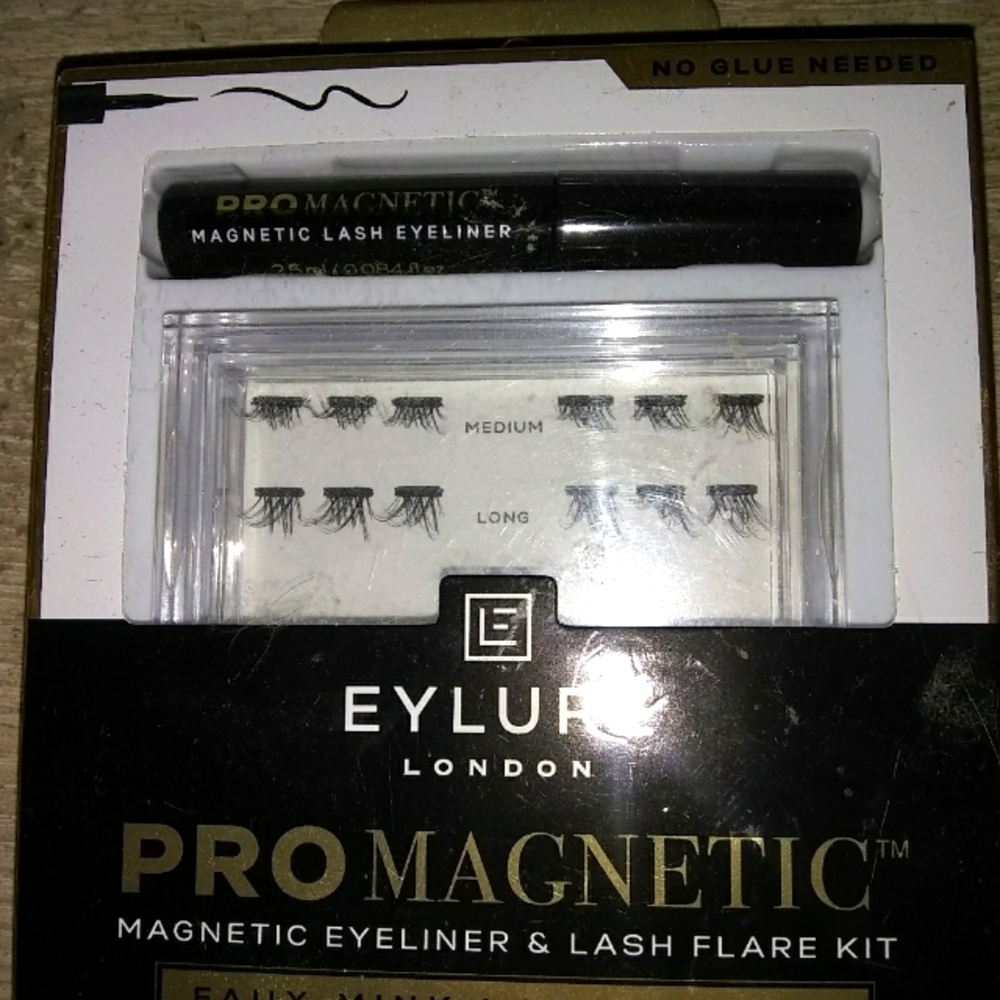 Magnetic lash flares
